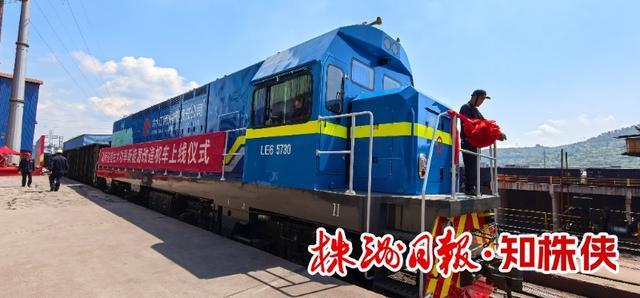 全省首台大功率新能源改造机车在冷钢上线(图2)