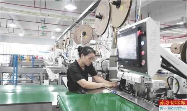 九游娱乐：佛冈县“家庭式”服务企业一年解难题百多个 title=