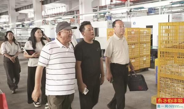 九游娱乐：佛冈县“家庭式”服务企业一年解难题百多个(图2)